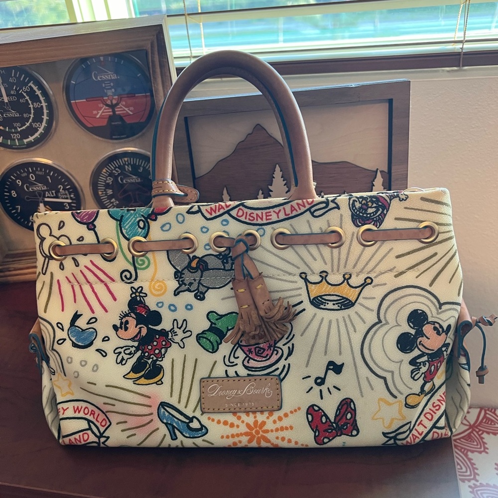 Walt Disney World Dooney And Bourke Sketch Satchel.